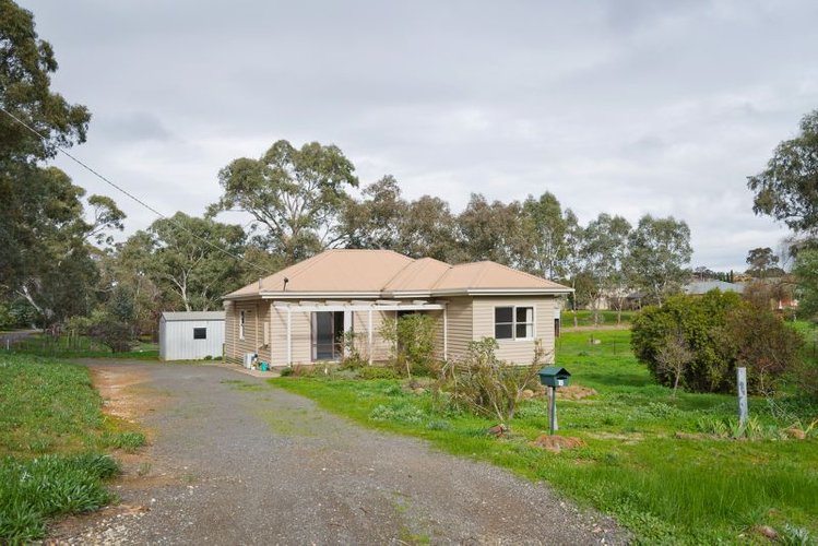 18 Chapmans Road Castlemaine 3450