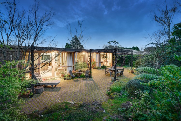 18 Chaucer Crescent Canterbury 3126