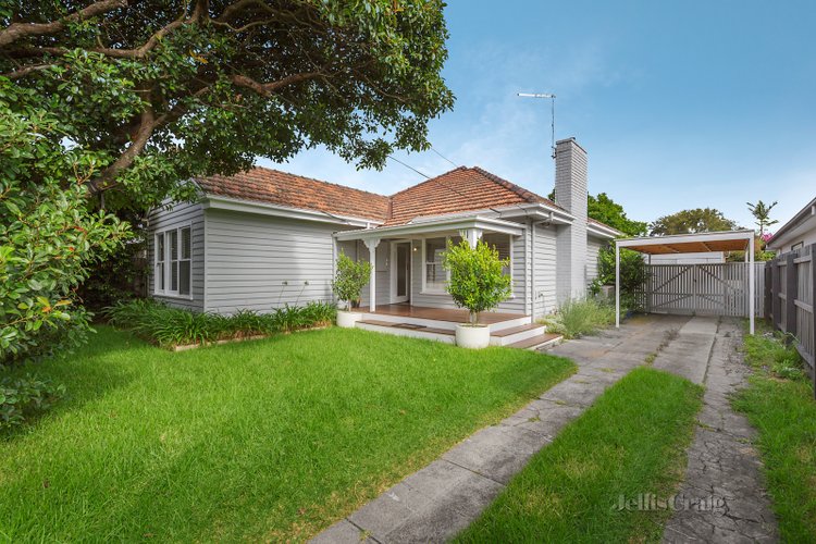 18 Claronga Street Bentleigh East 3165