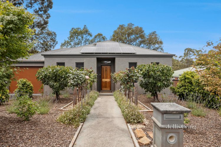 18 Douglas Crescent Castlemaine 3450