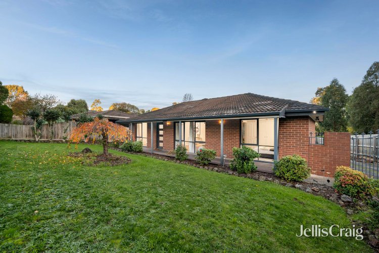 18 Eastwood Crescent Mooroolbark 3138
