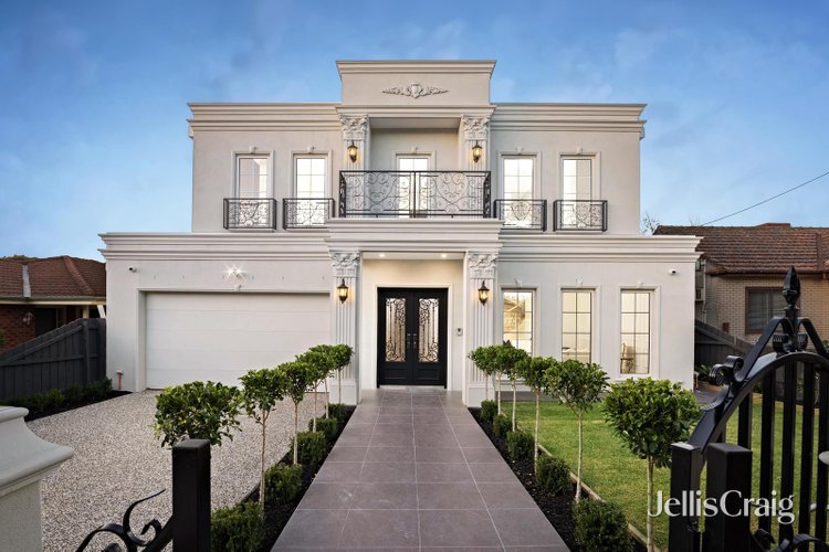 18 Eden Ave  Box Hill South 3128