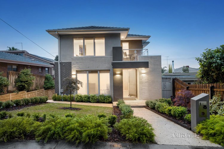 1 8 Fairway Road Doncaster 3108