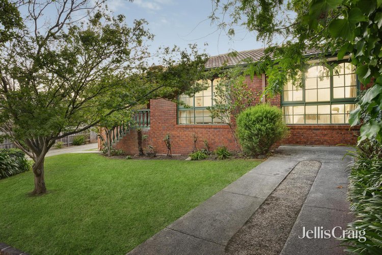 1 8 Florence Road Surrey Hills 3127