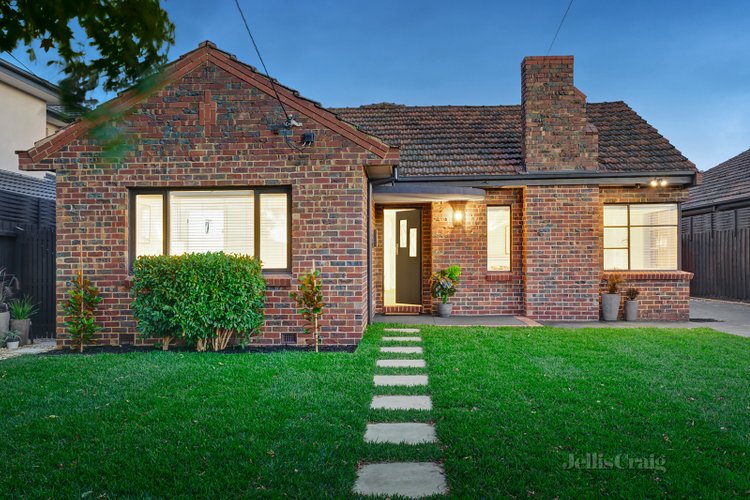 18 Gilmour Road Bentleigh 3204