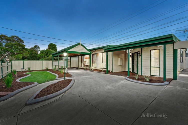 18 Johnson Drive Glen Waverley 3150