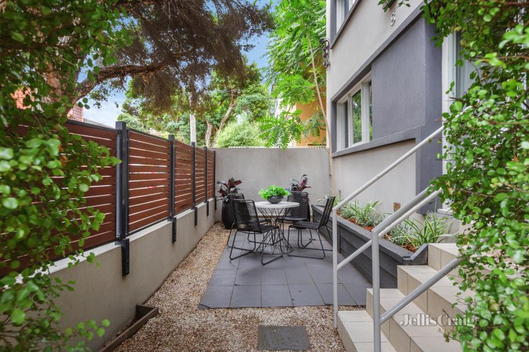 1 8 Marriott Street St Kilda 3182