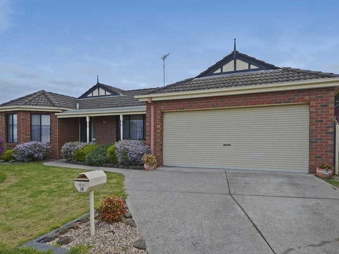 18 Mayfield Crescent St Albans Park 3219