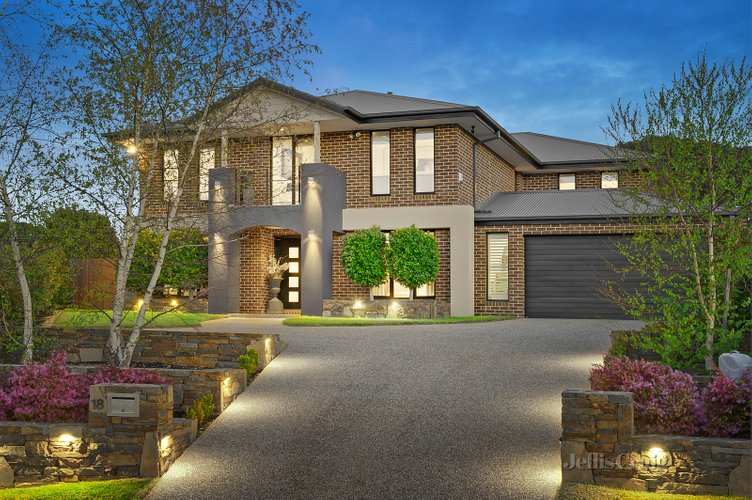 18 Melliodora Crescent Greensborough 3088