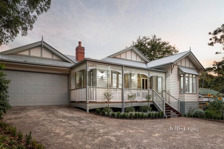 18 Mount Pleasant Road Eltham 3095