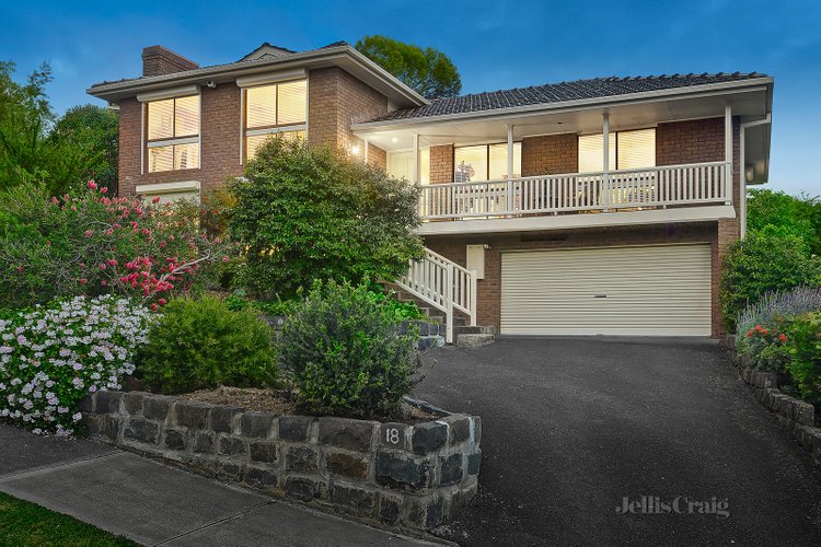 18 Peachwood Rise Doncaster East 3109