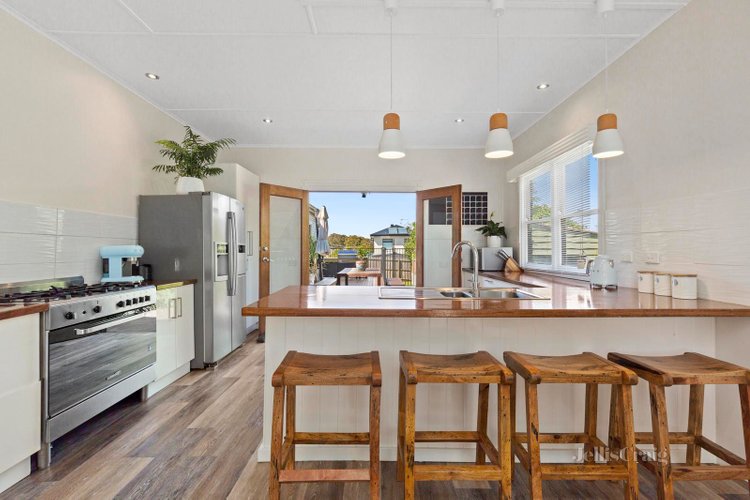 18 Raven Close Ocean Grove 3226