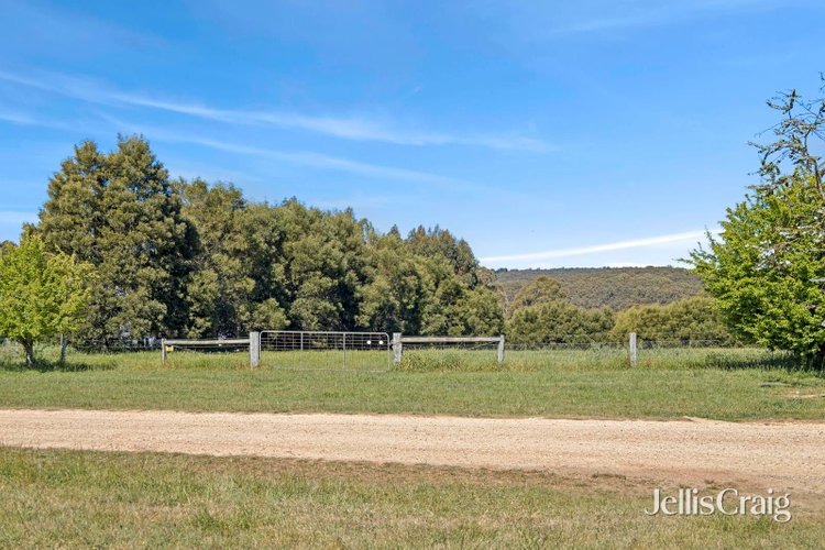 18 Regans Lane Glenlyon 3461