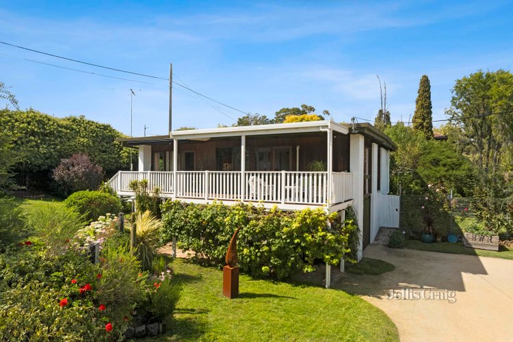 18 Roberts Avenue Castlemaine 3450