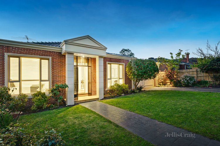 1/8 Severn Street Balwyn North 3104