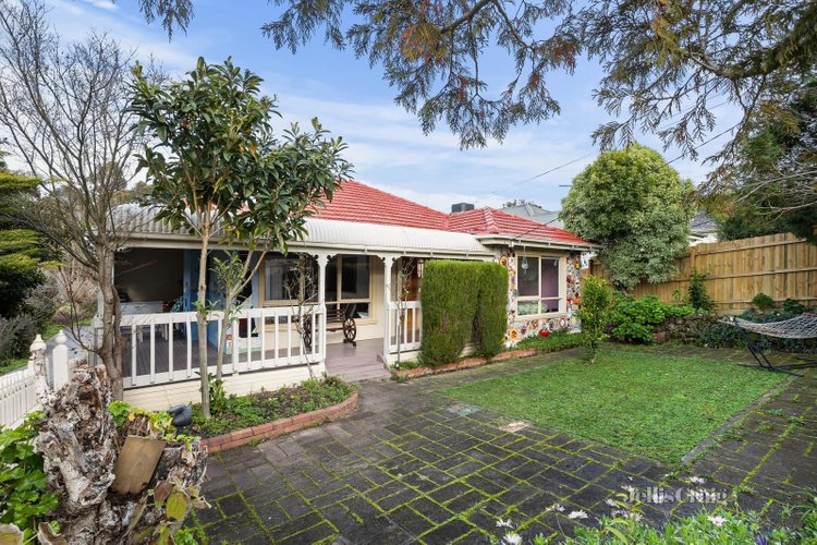 1 8 Thea Grove Doncaster East 3109