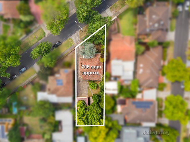 18 Valley Parade Glen Iris 3146
