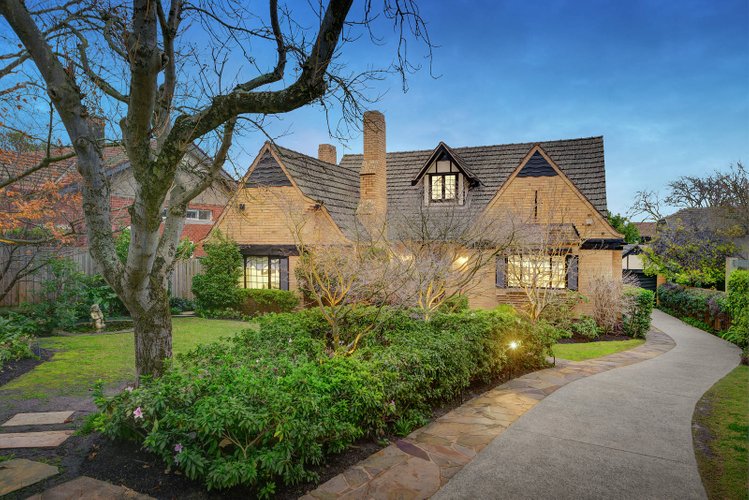 18 Valley View Road Glen Iris 3146
