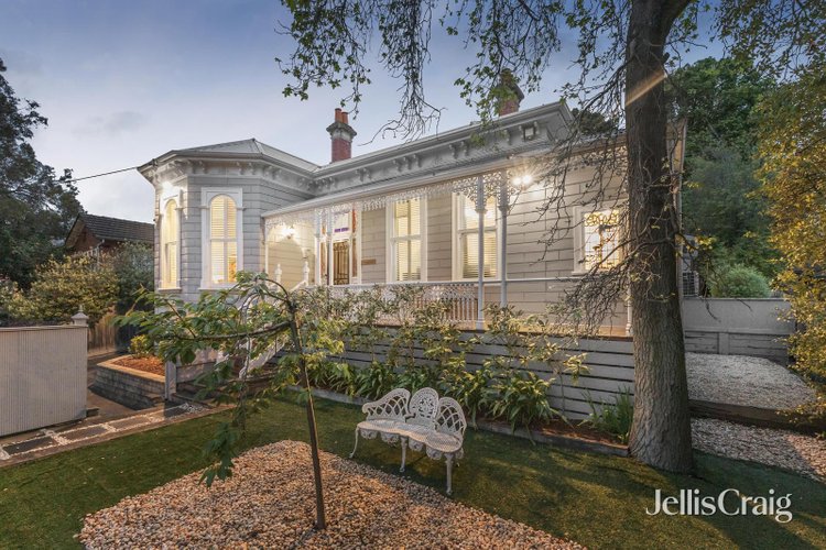 18 Warrigal Road Surrey Hills 3127