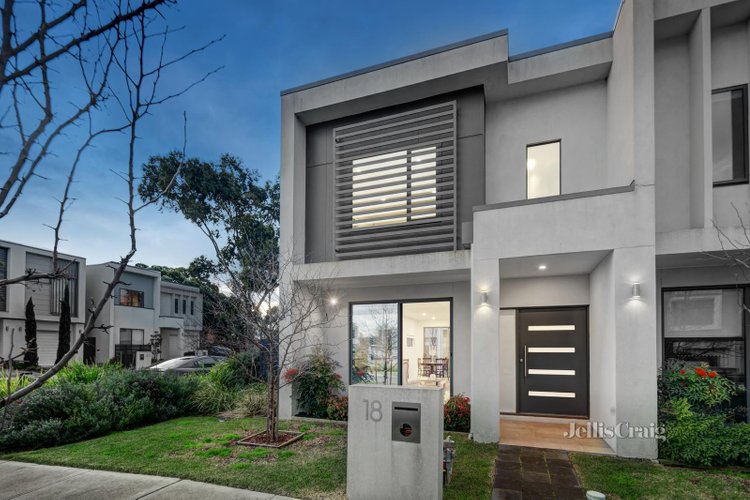 18 Woodstock Crescent Ivanhoe 3079
