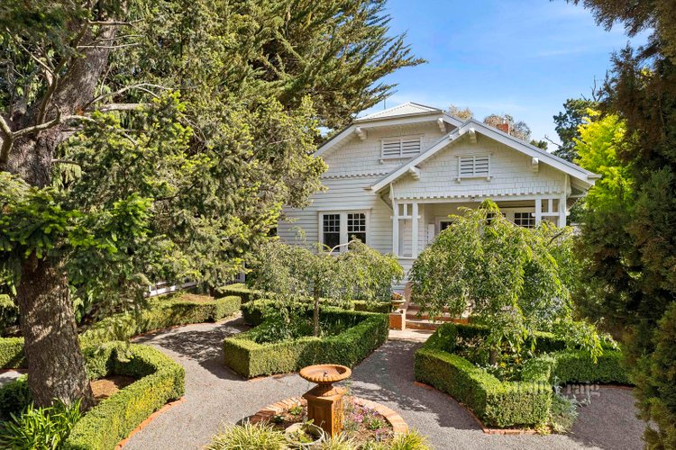 180 High Street Kyneton 3444