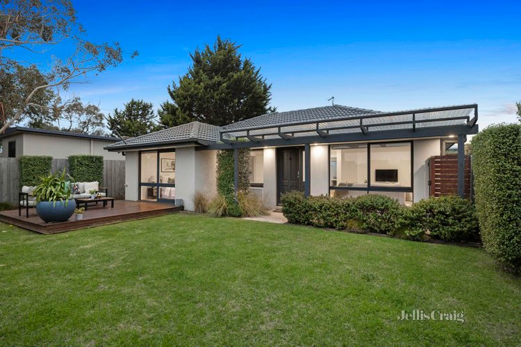 1 810 Nepean Highway Mornington 3931