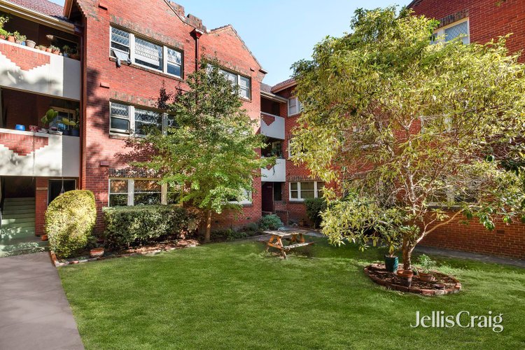 18 17a Milton Street Elwood 3184