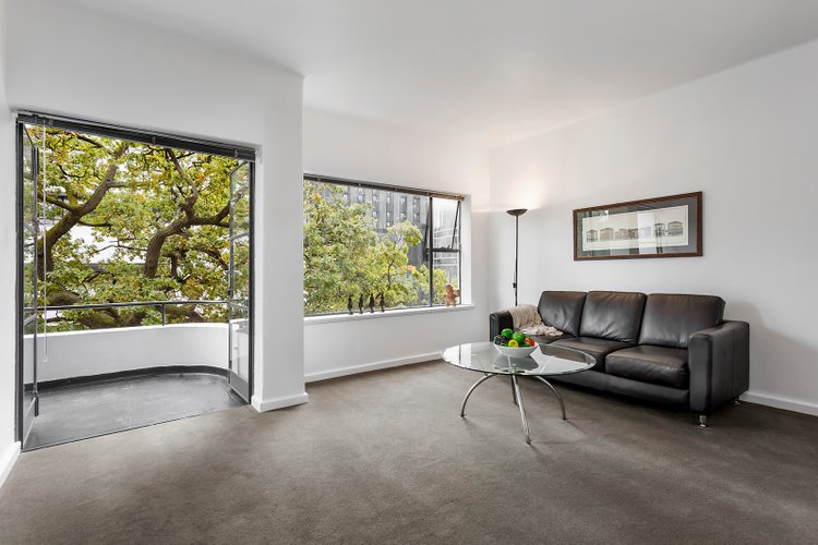 18/30 Queens Road Melbourne 3004