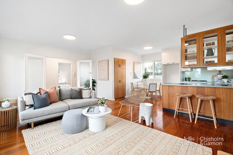 18 45A Ormond Esplanade Elwood 3184