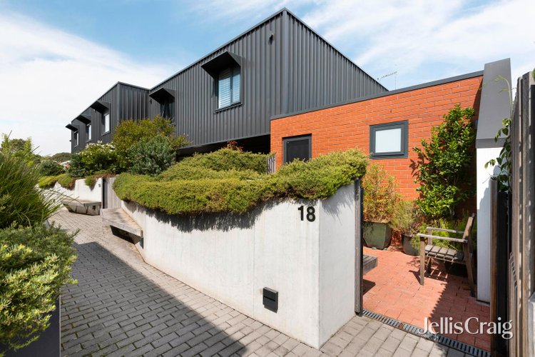 18 52 Clyde Street Thornbury 3071
