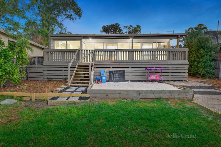 19 Bishop Avenue Diamond Creek 3089