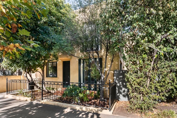 19 Broadway  Elwood 3184