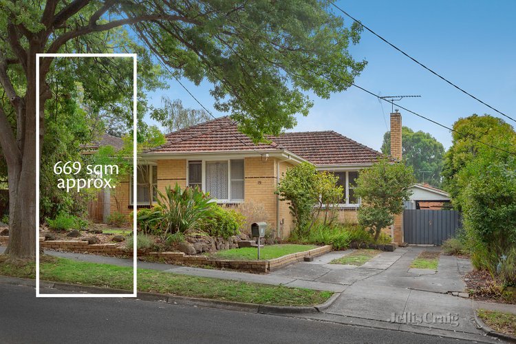 19 Garden Avenue Mitcham 3132