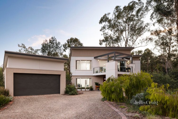 19 Green Place Eltham 3095