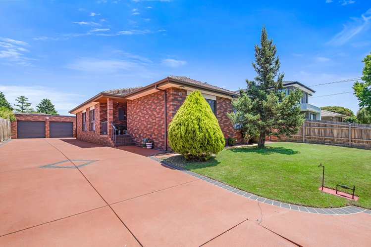 19 Honeysuckle Avenue Wheelers Hill 3150