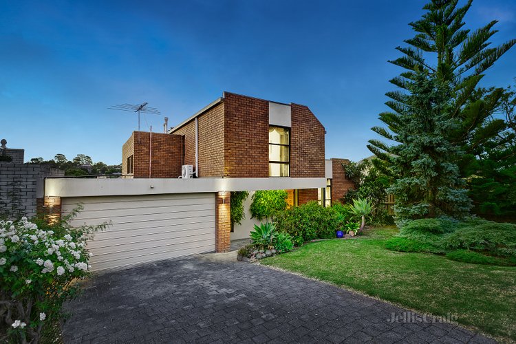 19 Hunt Street Donvale 3111