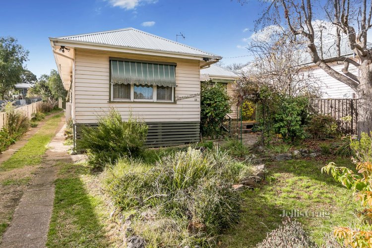 19 McGrath Street Castlemaine 3450