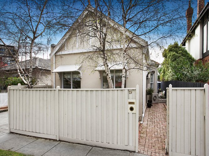 19 Nepean Highway Elsternwick 3185