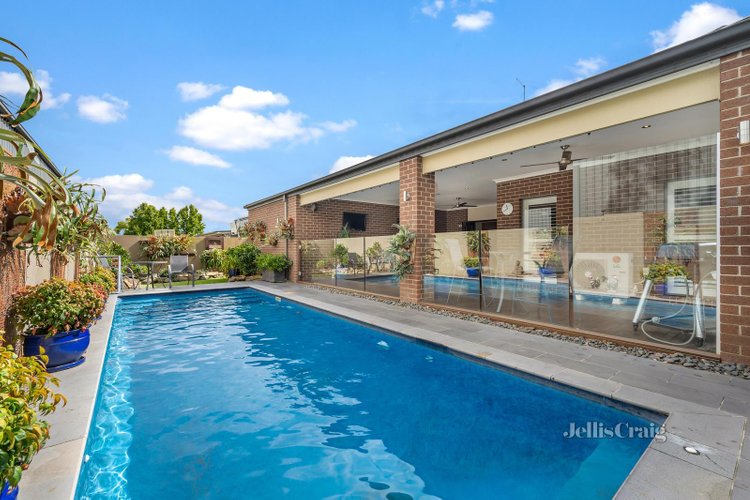 19 Regal Terrace Mooroolbark 3138