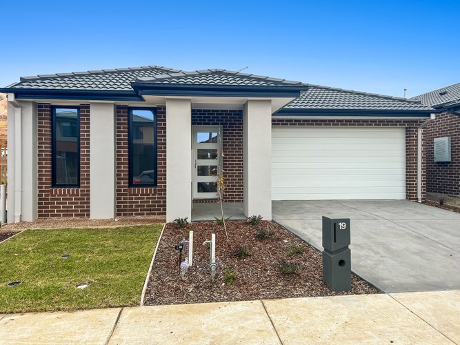 19 Scoparia Street Charlemont 3217