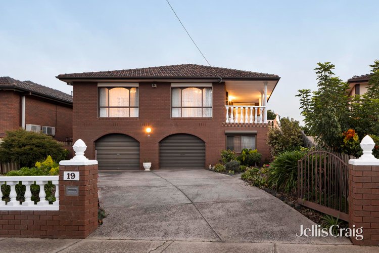 19 Stonehaven Drive Thomastown 3074