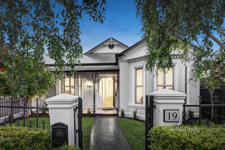 19 Sydenham Lane Surrey Hills 3127