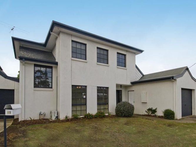 19 The Esplanade South Geelong 3220