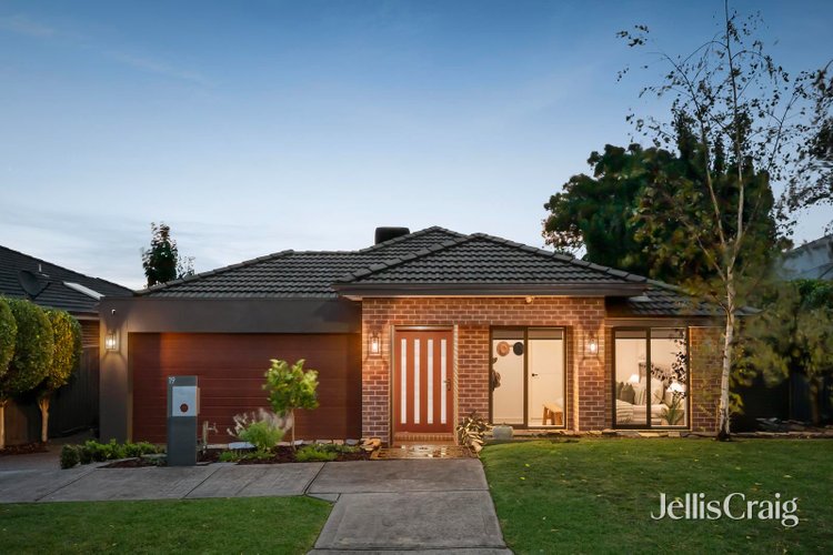 19 Tiverton Circuit Mooroolbark 3138