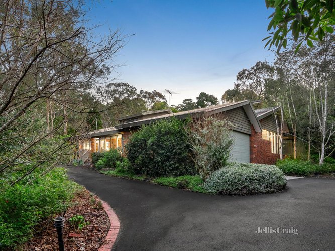 19 Whitefriars Way Donvale 3111