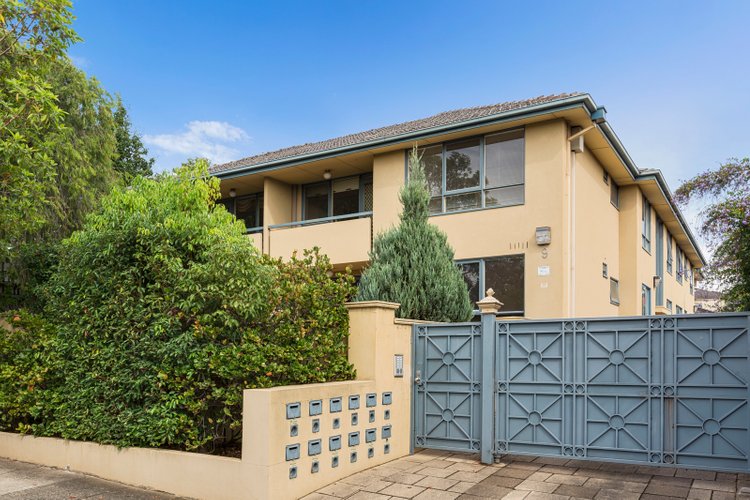 1/9 Wyuna Road Caulfield North 3161