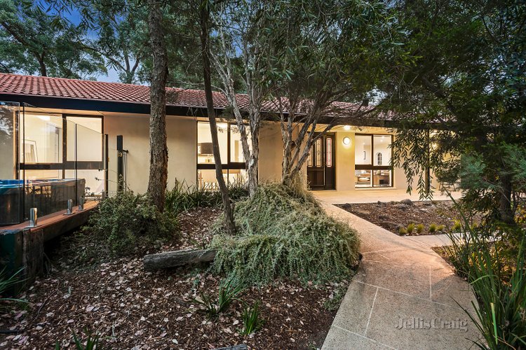 199 Scenic Crescent Eltham North 3095