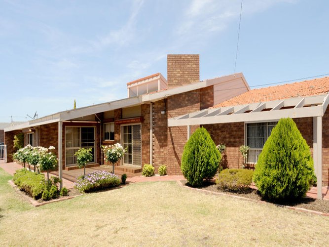 1A BEREMBONG Drive Keilor East 3033
