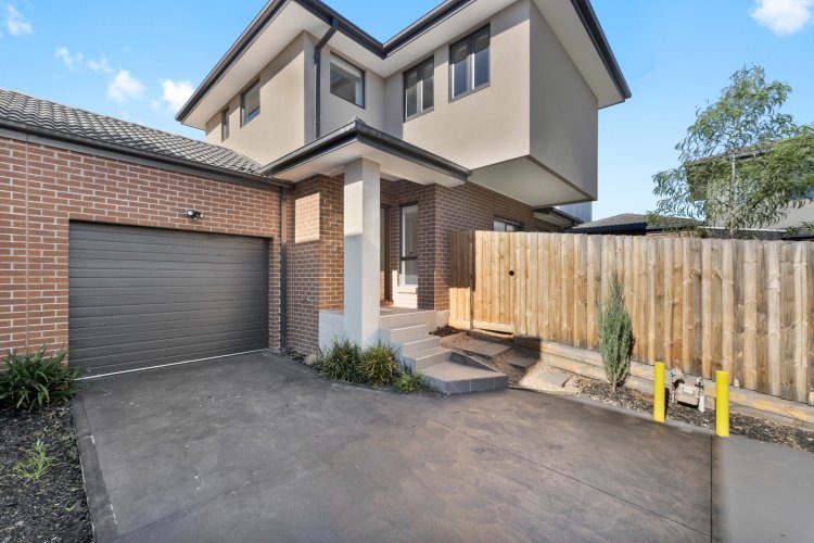 2-3/2B Farleigh Avenue Burwood 3125