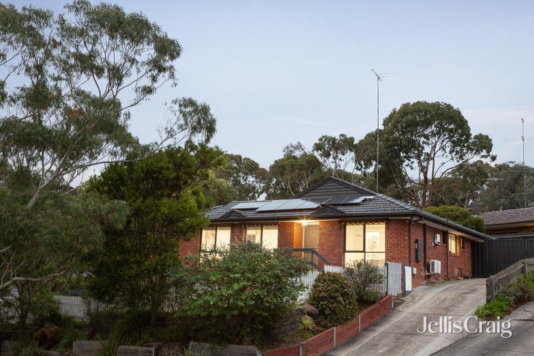 2 Akima Close Greensborough 3088